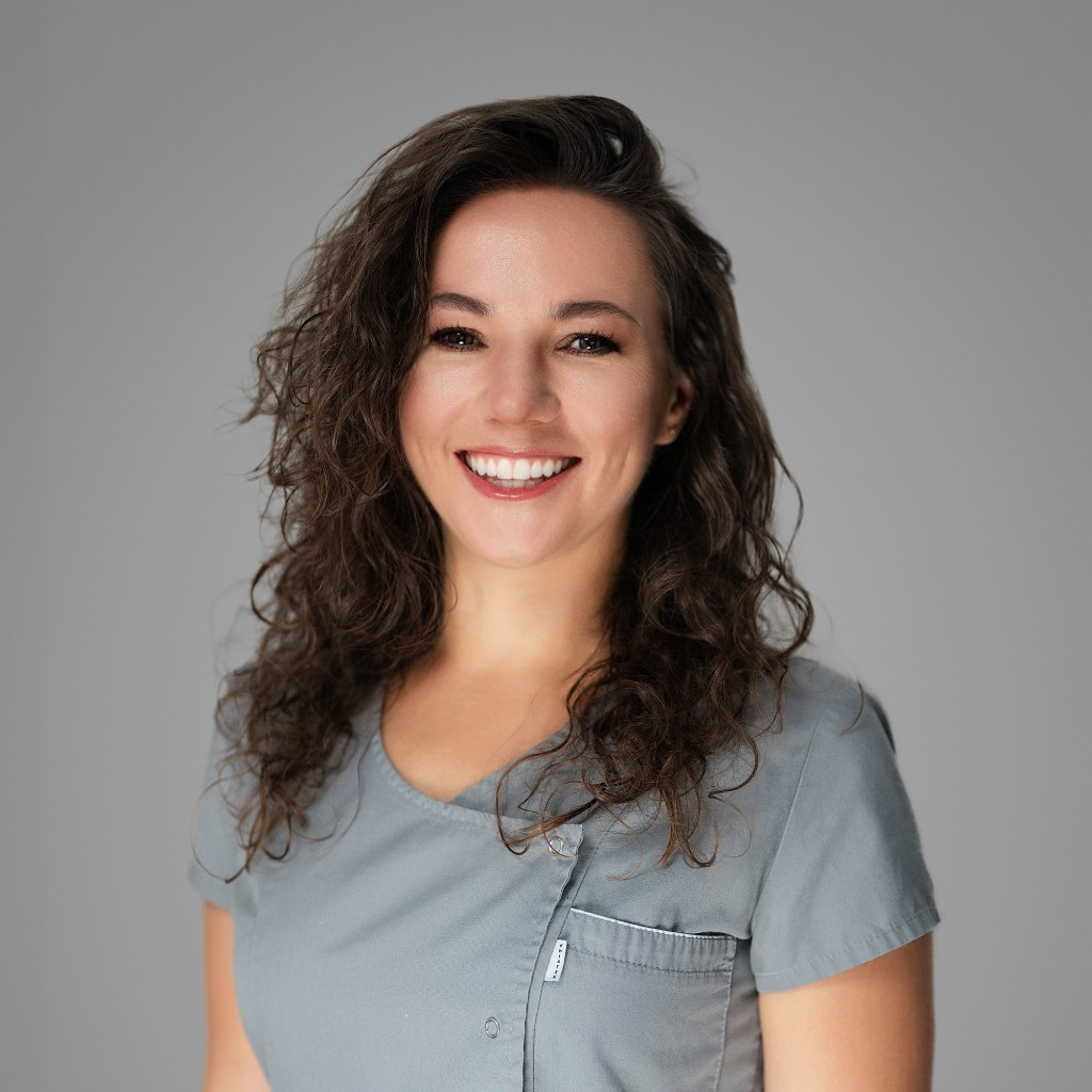 Lek. dent. Joanna Trzepatowska — stomatolog w gabinecie MI DENT